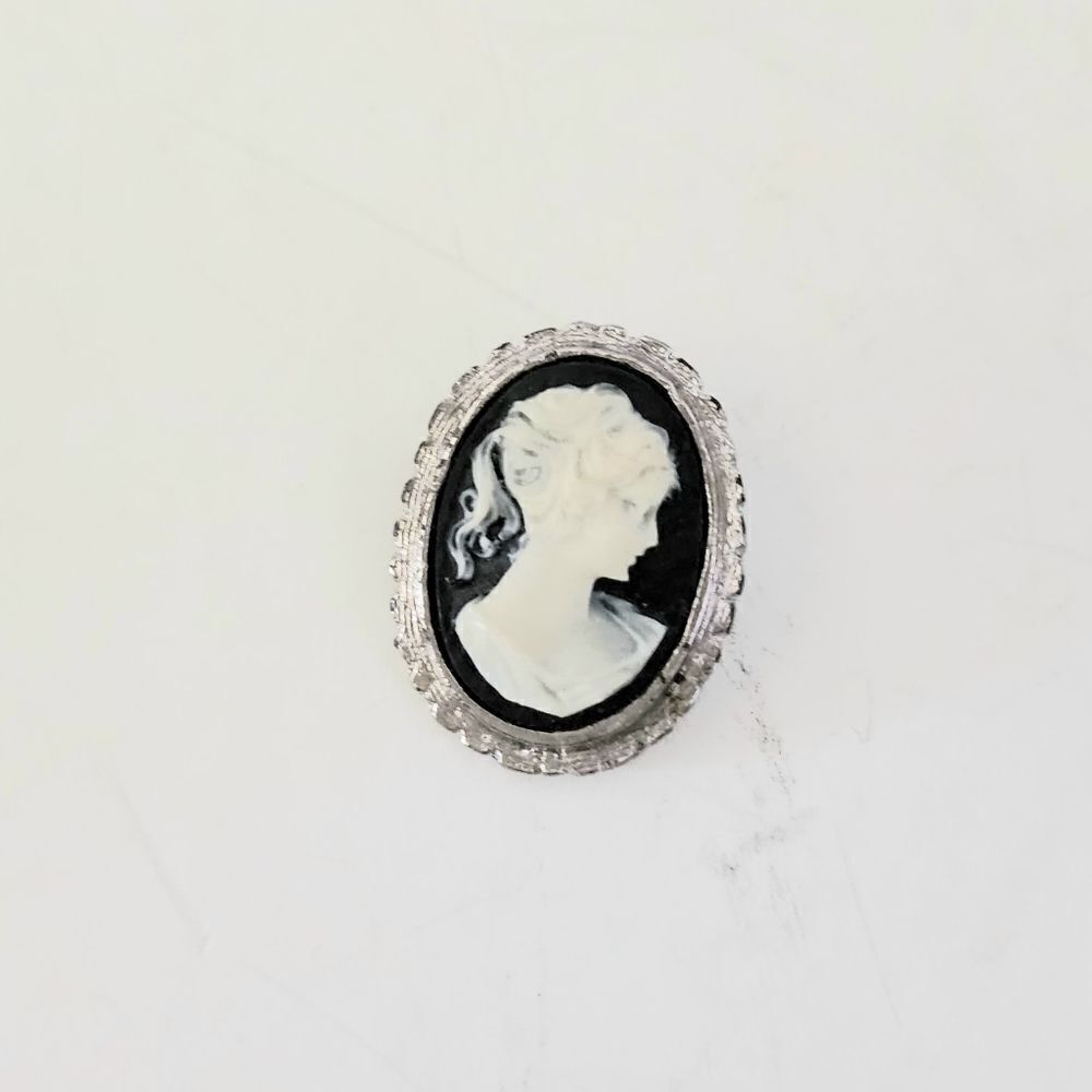 Vintage Cameo Brooch Silvertone White On Black Unbranded